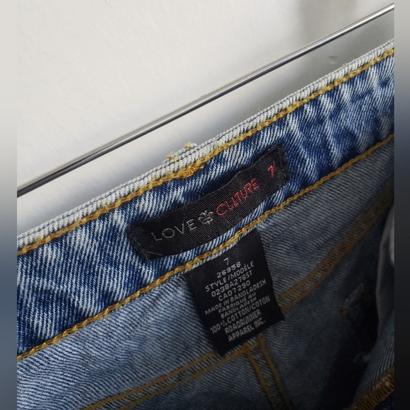 Love Culture Distressed Denim Shorts - Light Blue Size 7 - Picture 2 of 3